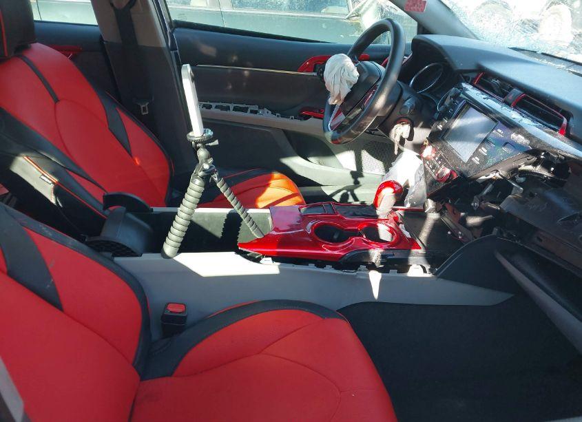 Photo 5 of 2018 Toyota Camry LE (VIN 4T1B11HK6JU650331)