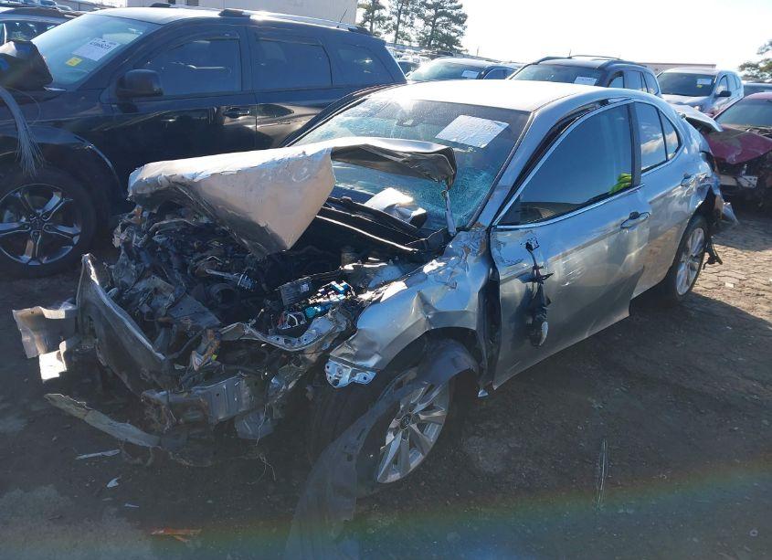 Photo 6 of 2018 Toyota Camry LE (VIN 4T1B11HK6JU650331)