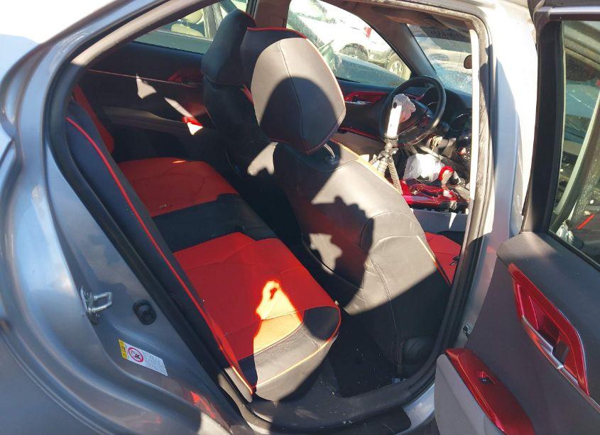 Photo 8 of 2018 Toyota Camry LE (VIN 4T1B11HK6JU650331)