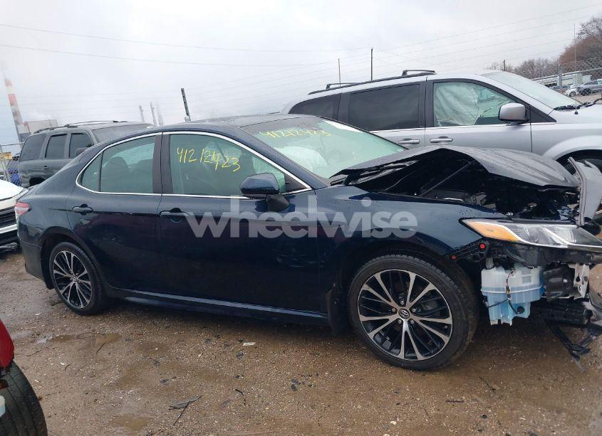 Photo 14 of 2018 Toyota Camry SE (VIN 4T1B11HK6JU660356)