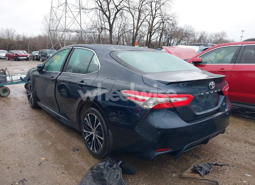 Photo 3 of 2018 Toyota Camry SE (VIN 4T1B11HK6JU660356)