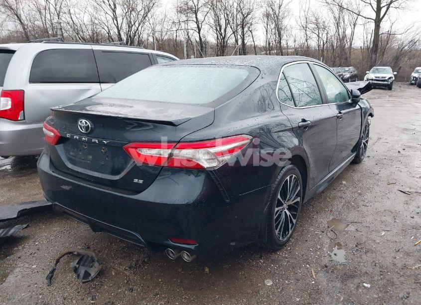 Photo 4 of 2018 Toyota Camry SE (VIN 4T1B11HK6JU660356)