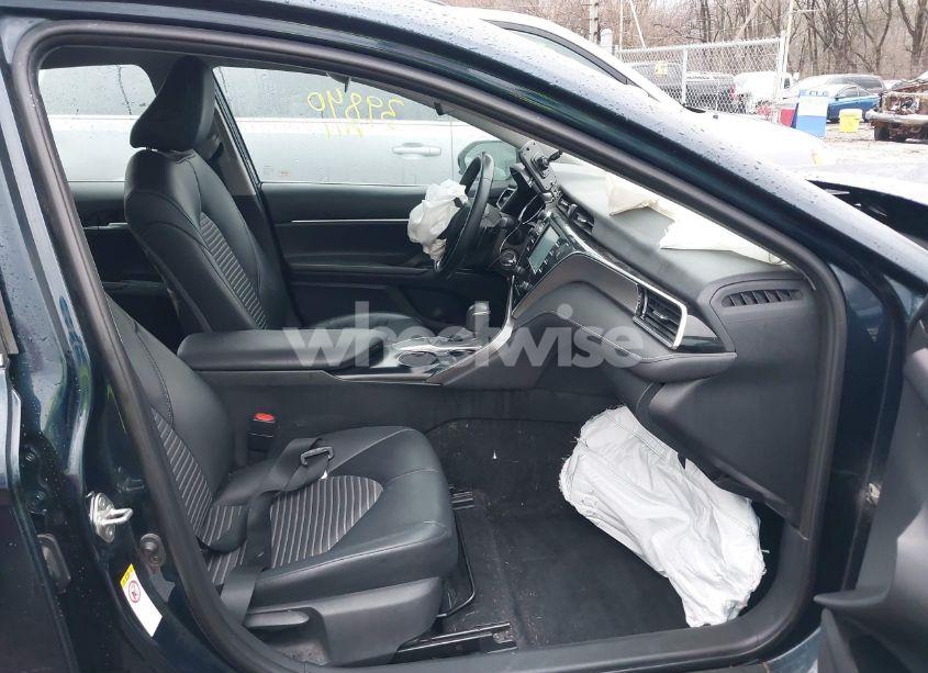 Photo 5 of 2018 Toyota Camry SE (VIN 4T1B11HK6JU660356)