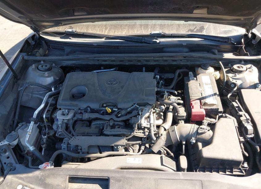 Photo 10 of 2018 Toyota Camry LE (VIN 4T1B11HK6JU667789)