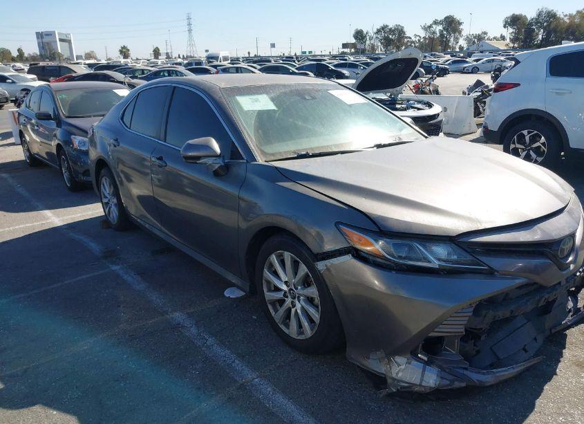 Photo 13 of 2018 Toyota Camry LE (VIN 4T1B11HK6JU667789)