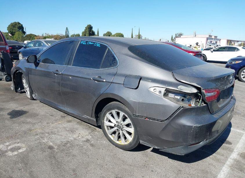 Photo 3 of 2018 Toyota Camry LE (VIN 4T1B11HK6JU667789)