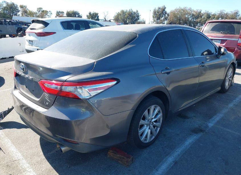 Photo 4 of 2018 Toyota Camry LE (VIN 4T1B11HK6JU667789)