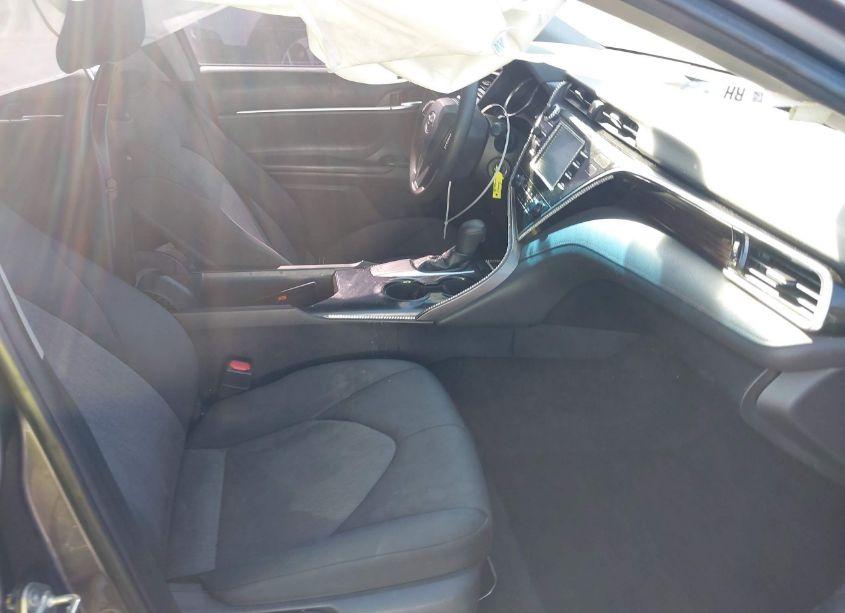 Photo 5 of 2018 Toyota Camry LE (VIN 4T1B11HK6JU667789)