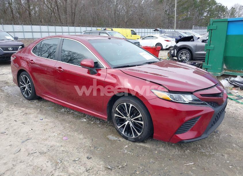 2018 Toyota Camry SE (VIN 4T1B11HK6JU669056) main photo