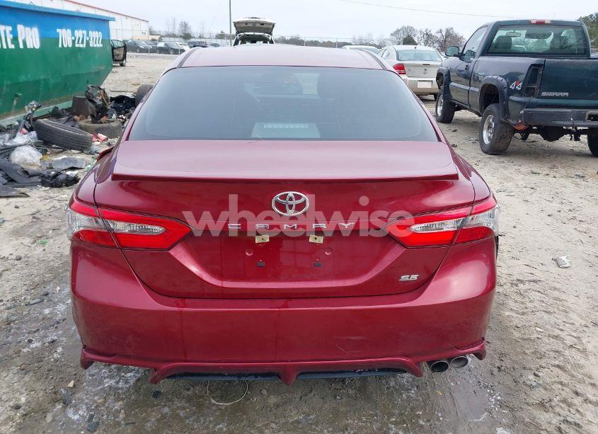 Photo 16 of 2018 Toyota Camry SE (VIN 4T1B11HK6JU669056)
