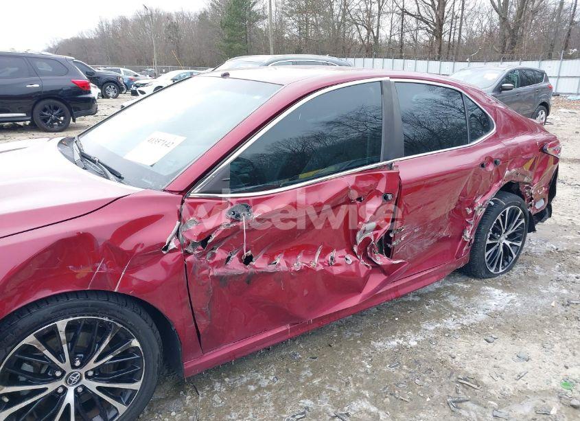 Photo 6 of 2018 Toyota Camry SE (VIN 4T1B11HK6JU669056)