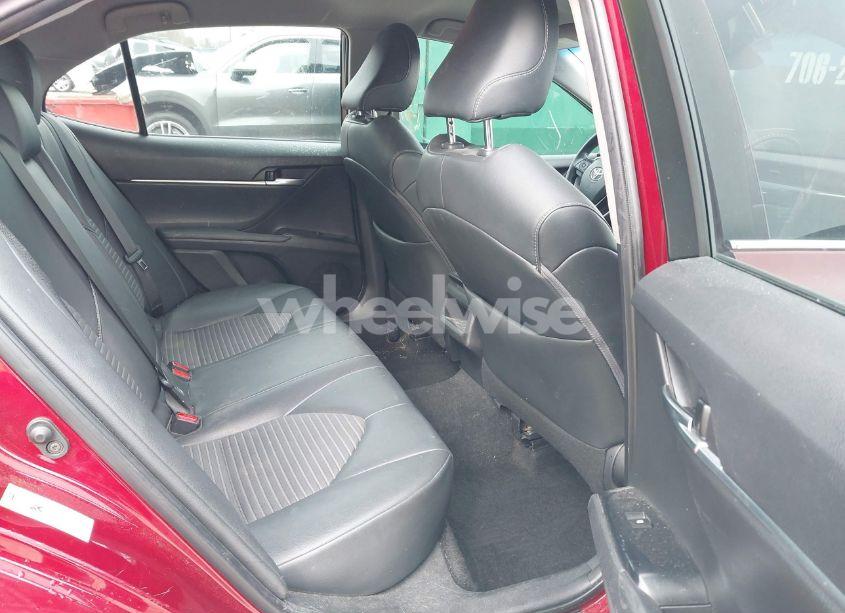 Photo 8 of 2018 Toyota Camry SE (VIN 4T1B11HK6JU669056)