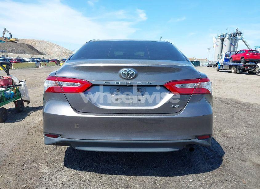 Photo 16 of 2018 Toyota Camry LE (VIN 4T1B11HK6JU670529)