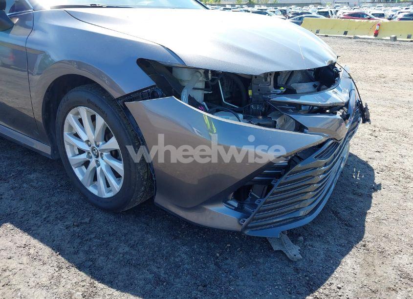 Photo 17 of 2018 Toyota Camry LE (VIN 4T1B11HK6JU670529)
