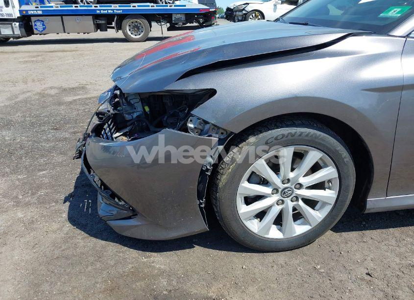 Photo 18 of 2018 Toyota Camry LE (VIN 4T1B11HK6JU670529)