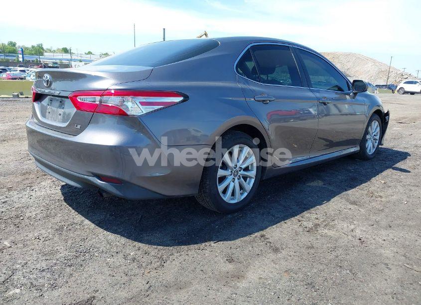 Photo 4 of 2018 Toyota Camry LE (VIN 4T1B11HK6JU670529)