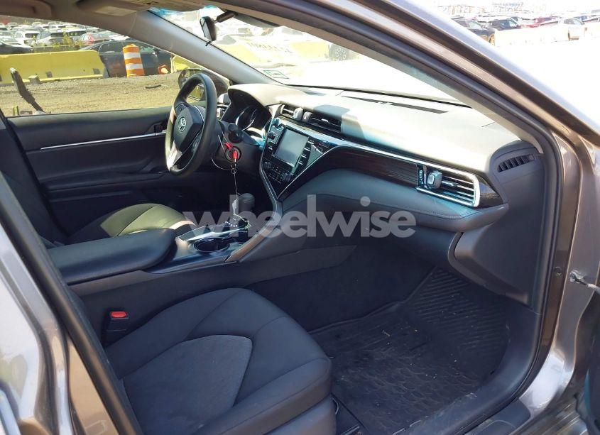 Photo 5 of 2018 Toyota Camry LE (VIN 4T1B11HK6JU670529)