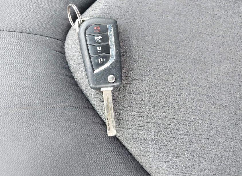 Photo 11 of 2018 Toyota Camry LE (VIN 4T1B11HK6JU675651)