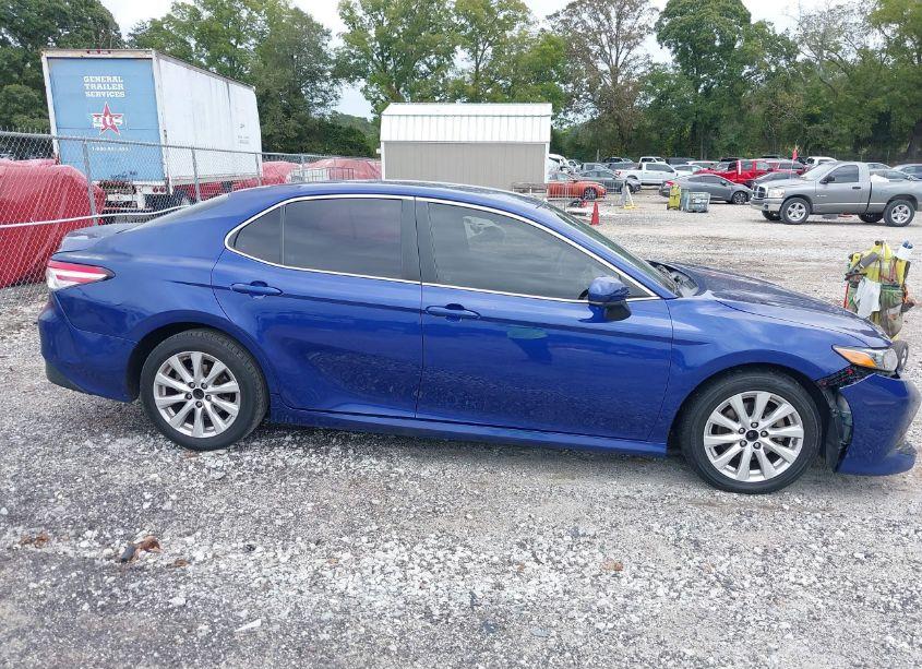 Photo 13 of 2018 Toyota Camry LE (VIN 4T1B11HK6JU675651)