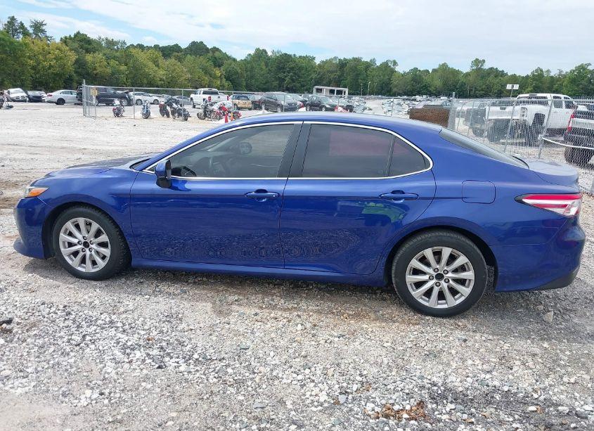 Photo 14 of 2018 Toyota Camry LE (VIN 4T1B11HK6JU675651)