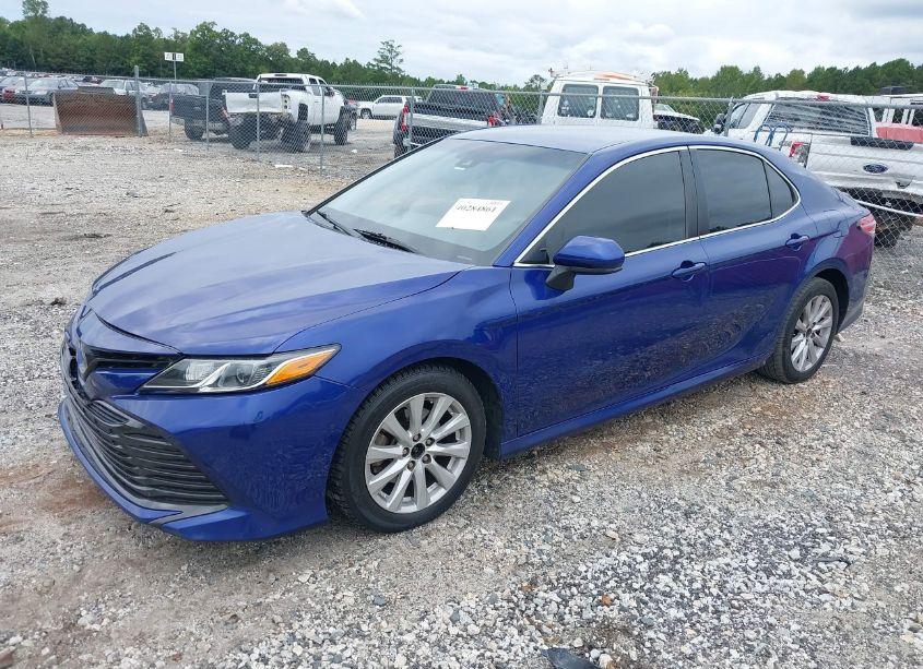 Photo 2 of 2018 Toyota Camry LE (VIN 4T1B11HK6JU675651)