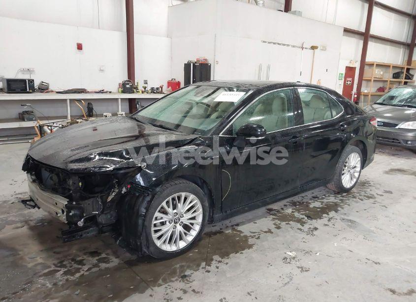 Photo 2 of 2019 Toyota Camry XLE (VIN 4T1B11HK6KU163356)