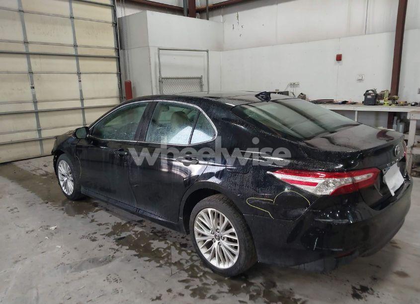 Photo 3 of 2019 Toyota Camry XLE (VIN 4T1B11HK6KU163356)