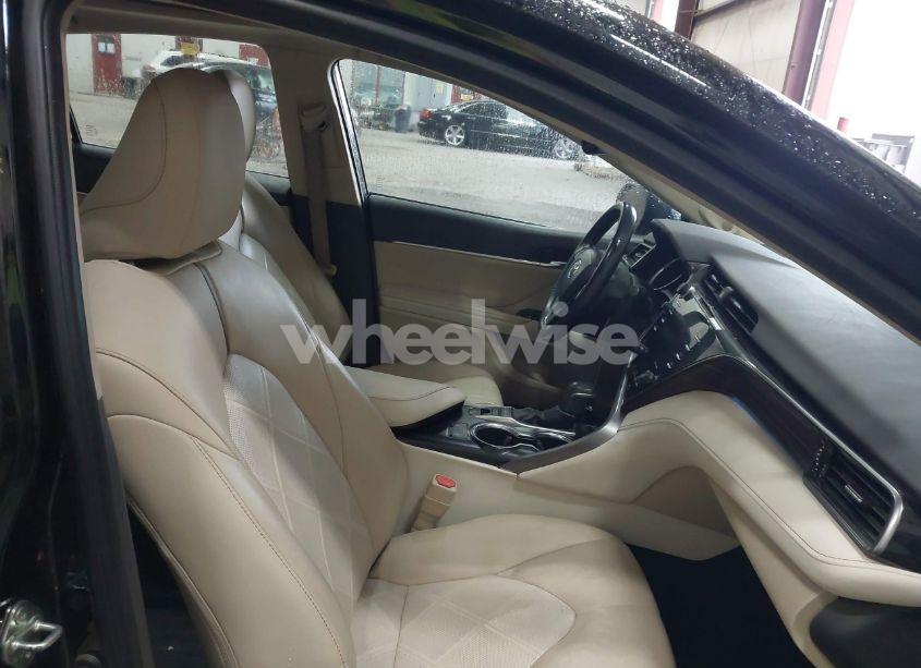 Photo 5 of 2019 Toyota Camry XLE (VIN 4T1B11HK6KU163356)