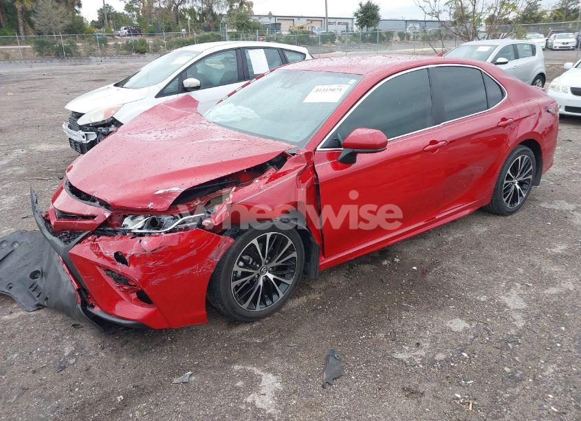 Photo 2 of 2019 Toyota Camry SE (VIN 4T1B11HK6KU167682)