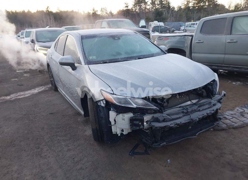 2019 Toyota Camry SE (VIN 4T1B11HK6KU168198) main photo