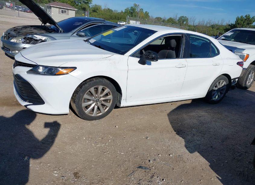 Photo 14 of 2019 Toyota Camry LE (VIN 4T1B11HK6KU195742)