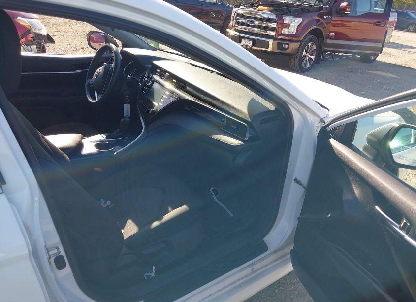 Photo 5 of 2019 Toyota Camry LE (VIN 4T1B11HK6KU195742)