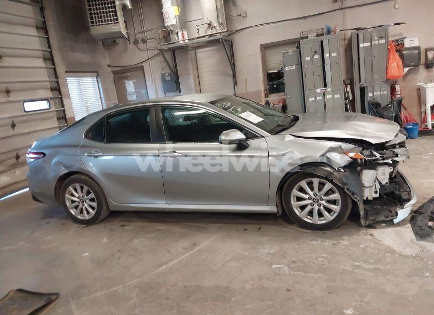 Photo 13 of 2019 Toyota Camry LE (VIN 4T1B11HK6KU210613)