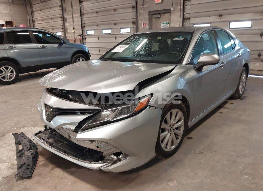 Photo 2 of 2019 Toyota Camry LE (VIN 4T1B11HK6KU210613)