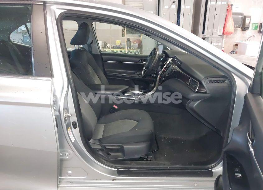 Photo 5 of 2019 Toyota Camry LE (VIN 4T1B11HK6KU210613)