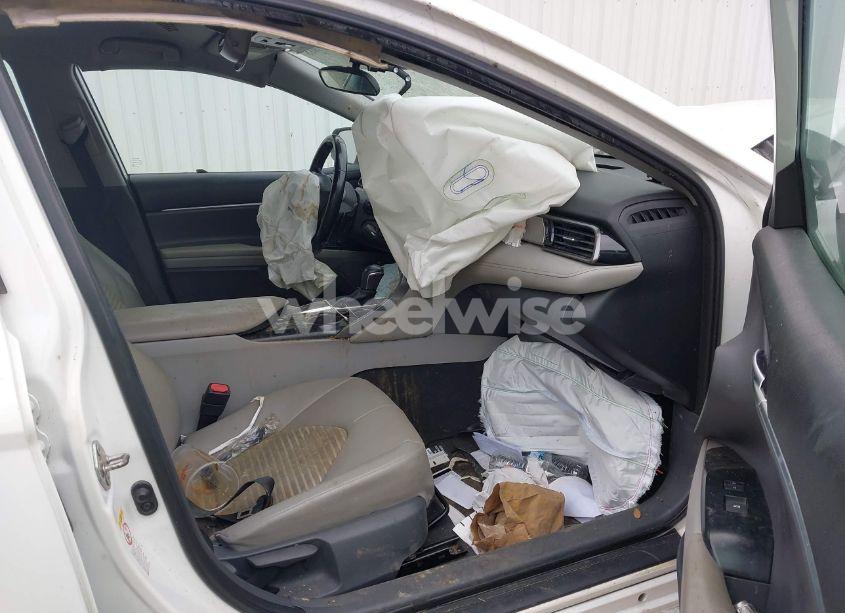 Photo 5 of 2019 Toyota Camry SE (VIN 4T1B11HK6KU229971)