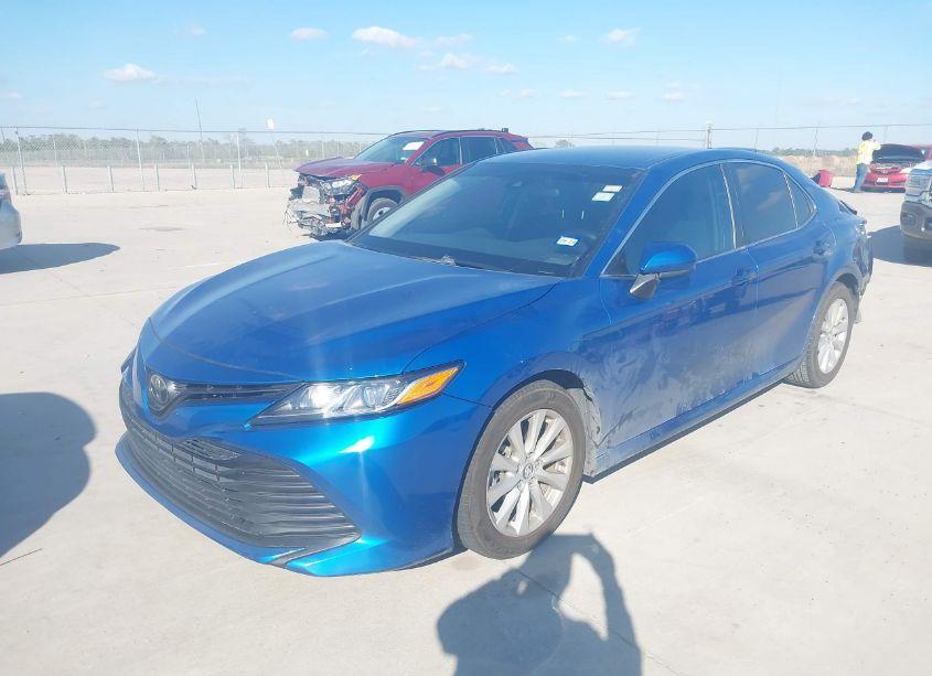 Photo 2 of 2019 Toyota Camry LE (VIN 4T1B11HK6KU236855)
