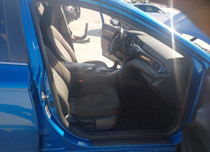 Photo 5 of 2019 Toyota Camry LE (VIN 4T1B11HK6KU236855)