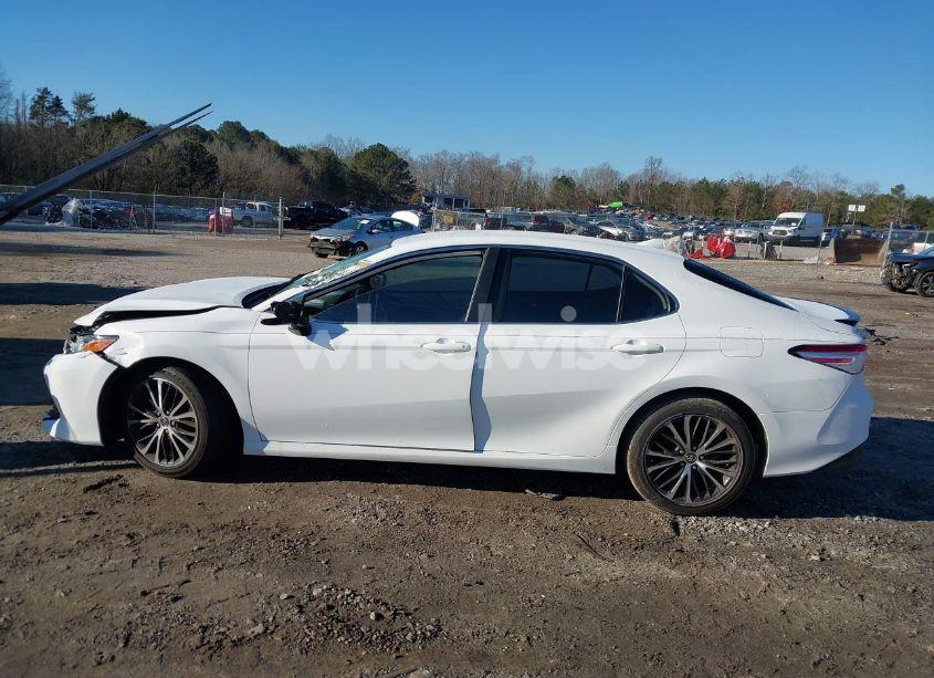 Photo 14 of 2019 Toyota Camry LE (VIN 4T1B11HK6KU247578)