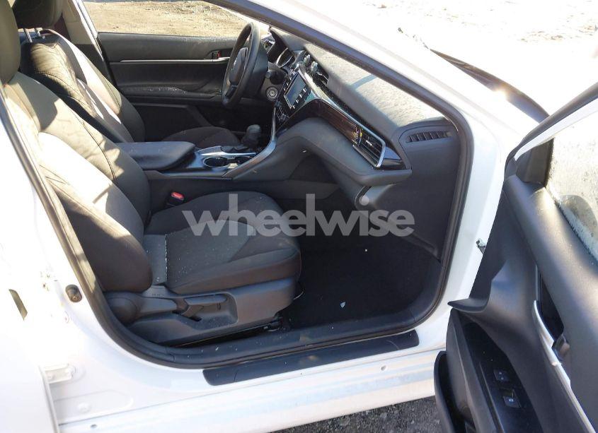 Photo 5 of 2019 Toyota Camry LE (VIN 4T1B11HK6KU247578)