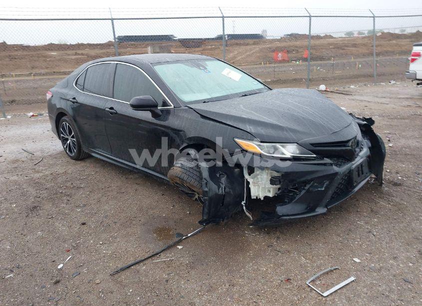 2019 Toyota Camry SE (VIN 4T1B11HK6KU248195) main photo