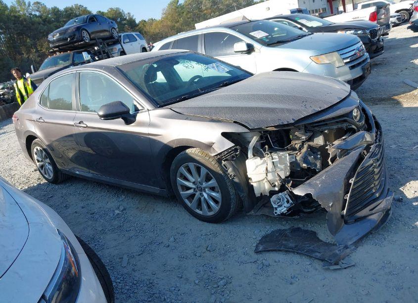 Photo 13 of 2019 Toyota Camry LE (VIN 4T1B11HK6KU262176)