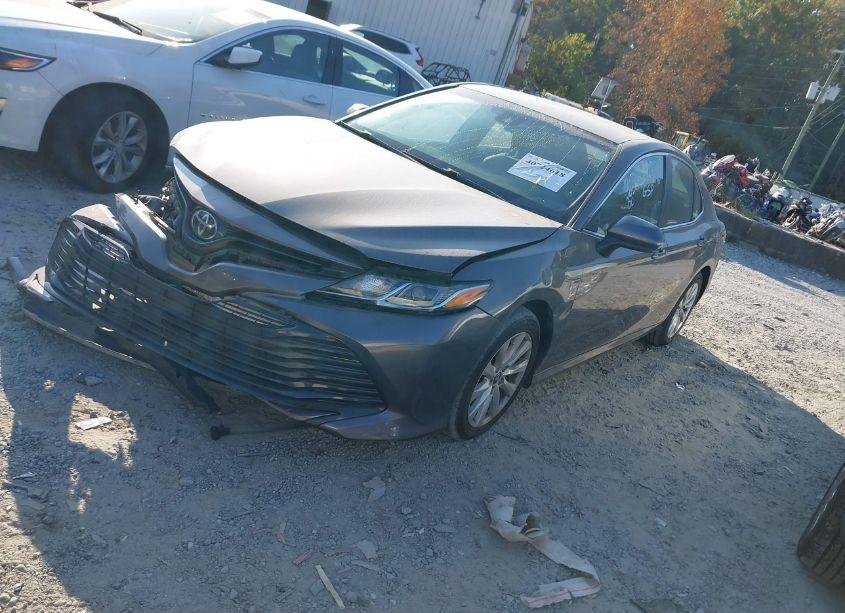 Photo 2 of 2019 Toyota Camry LE (VIN 4T1B11HK6KU262176)