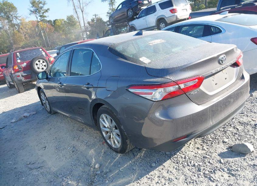 Photo 3 of 2019 Toyota Camry LE (VIN 4T1B11HK6KU262176)
