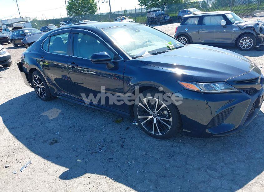 2019 Toyota Camry SE (VIN 4T1B11HK6KU283500) main photo