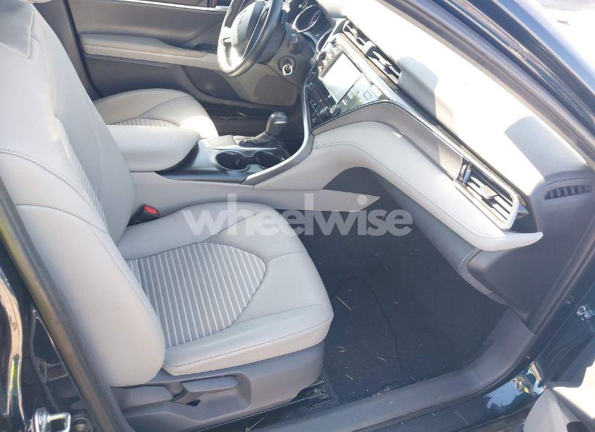 Photo 5 of 2019 Toyota Camry SE (VIN 4T1B11HK6KU283500)