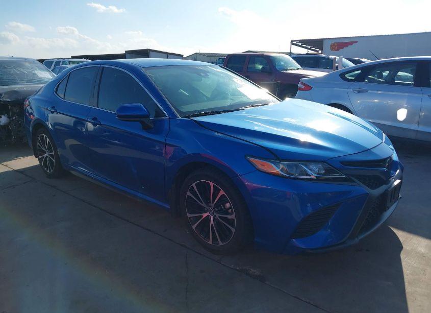 2019 Toyota Camry SE (VIN 4T1B11HK6KU292696) main photo