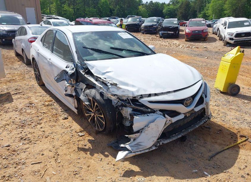 2019 Toyota Camry SE (VIN 4T1B11HK6KU297252) main photo