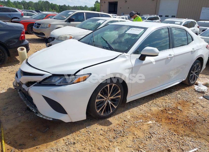 Photo 2 of 2019 Toyota Camry SE (VIN 4T1B11HK6KU297252)