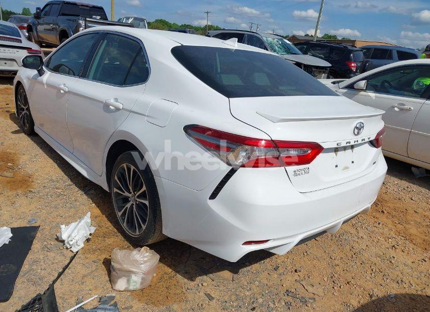 Photo 3 of 2019 Toyota Camry SE (VIN 4T1B11HK6KU297252)